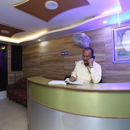 Oyo Hotel New Metro Near Phoenix United 勒克瑙 外观 照片