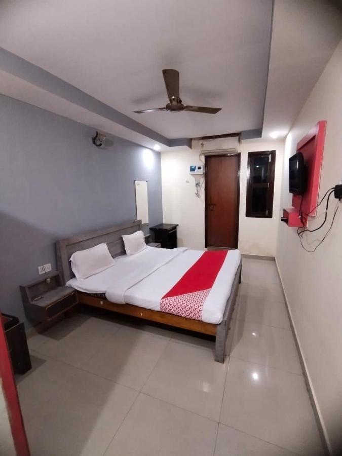 Oyo Hotel New Metro Near Phoenix United 勒克瑙 外观 照片